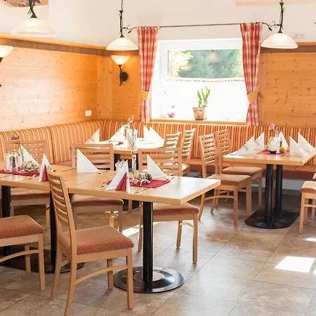 Landgasthof Alpenblick アルテンマルクト・イム・ポンガウ